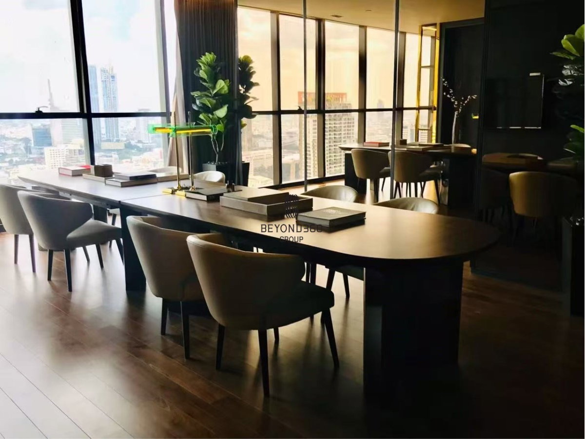 picture Ashton Silom   🌟PN-00005041🌟 - 28/31