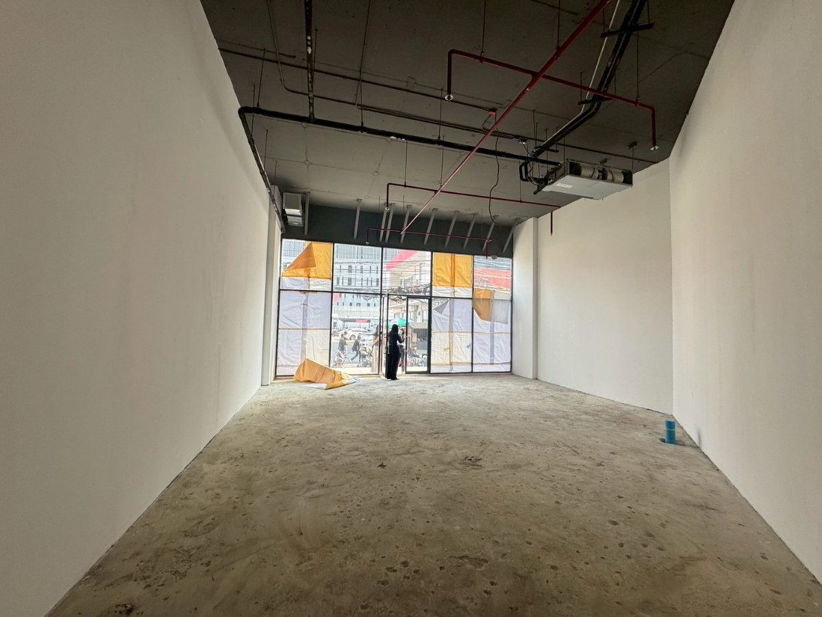 รูป ร้านค้าติด BTS ริมถนนสุขุมวิท เหมาะทำธุรกิจทุกประเภท ** NO CO-AGENT ** - รูปที่ 2/9