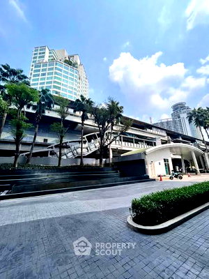 Condos for rent : High-Floor 1-BR 35 Sqm At Rhythm Sukhumvit 44/1, 70m to BTS Phra Khanong (ID 2393559)