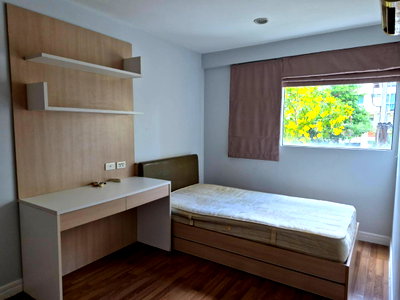 Condos for rent : For rent Metro Park 2 Bedrooms newly renovated phase 2/2