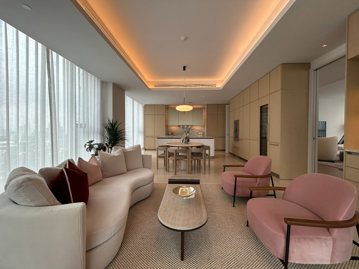 picture Scope Thonglor Expansive great room ideal for sophisticated entertaining and everyday living. - 7/7