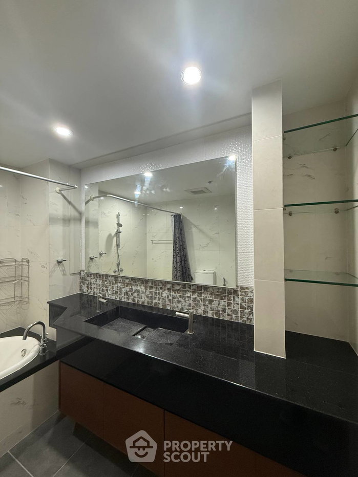 picture 2-BR Condo at The Legend Saladaeng near MRT Si Lom (ID 679070) - 11/12