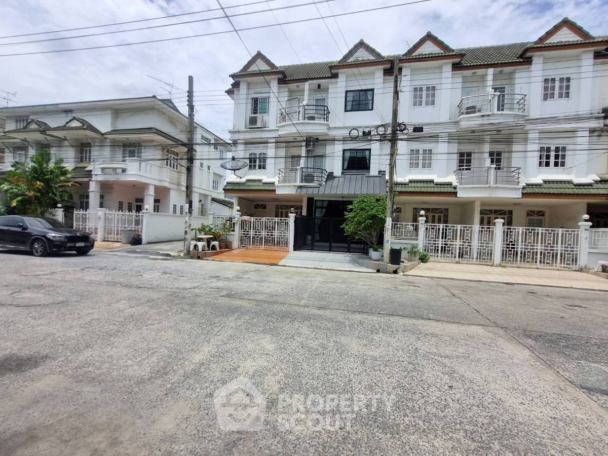 picture 4-BR Townhouse in Min Buri (ID 2926619) - 2/29