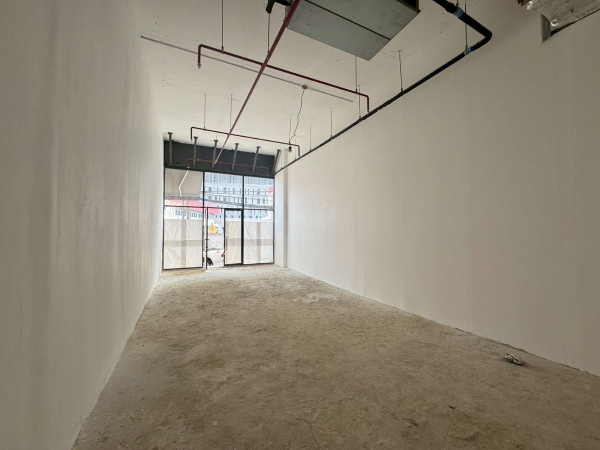 รูป ร้านค้าติด BTS ริมถนนสุขุมวิท เหมาะทำธุรกิจทุกประเภท ** NO CO-AGENT ** - รูปที่ 5/9