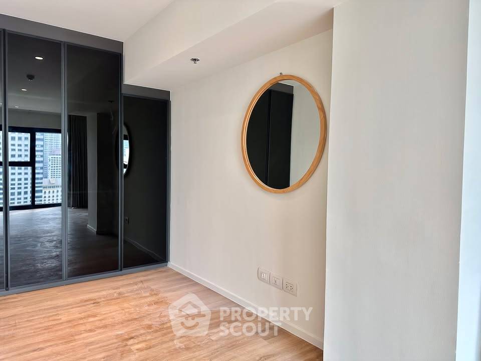 picture 2-BR Condo at The Lofts Silom near BTS Surasak (ID 2923158) - 12/15