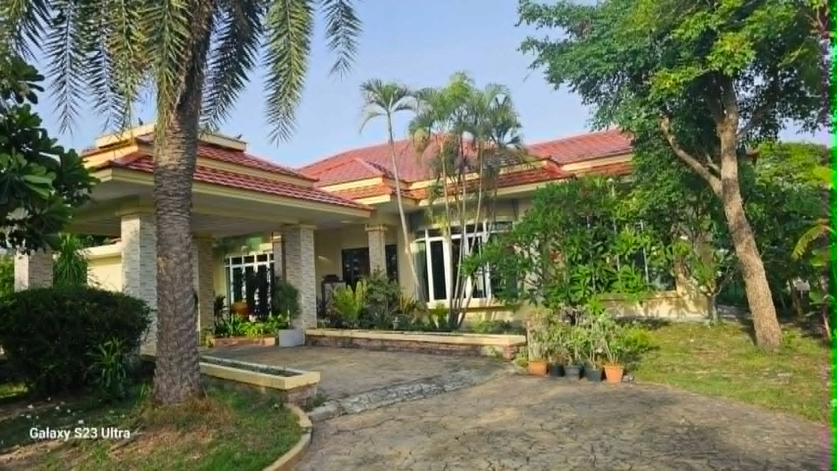 picture Detached house and guesthouse with land. - 3/14