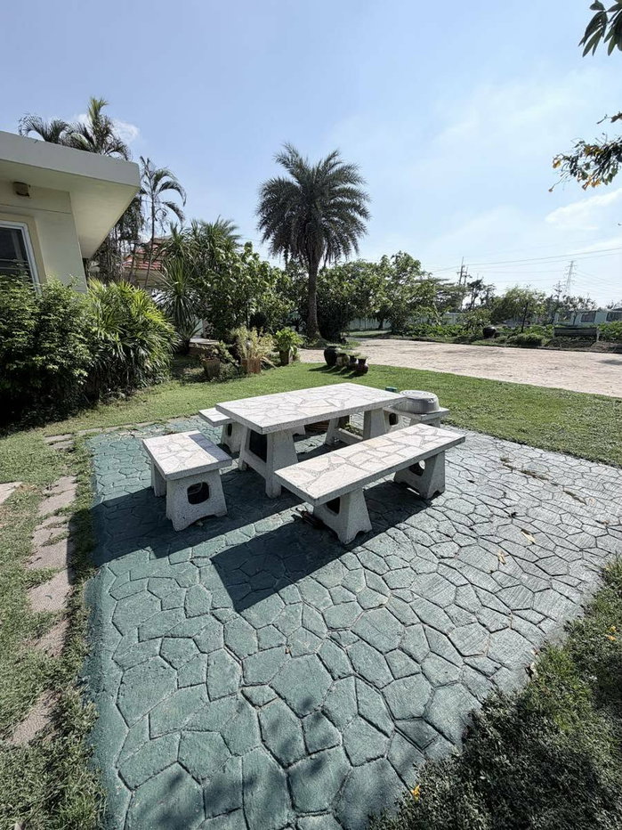 picture Detached house and guesthouse with land. - 8/14