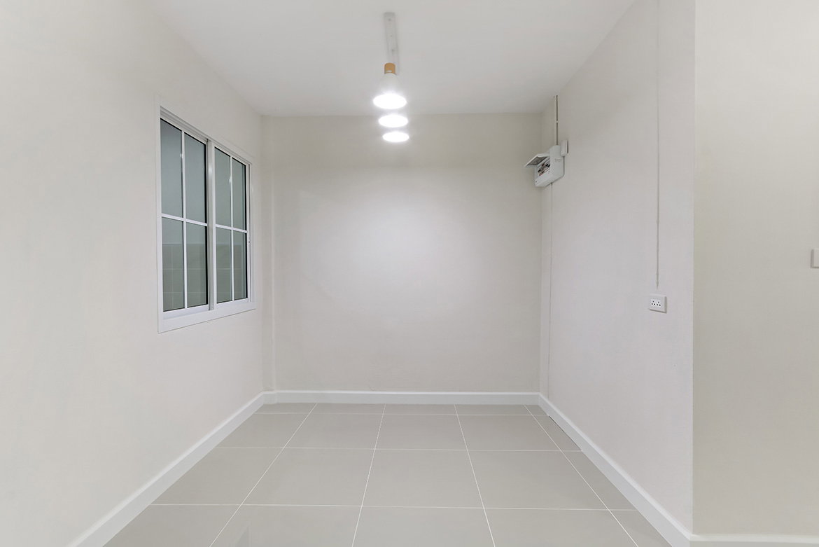 รูป ทาวน์โฮม 2 ชั้น รีโนเวทใหม่ หมู่บ้านบุศรินทร์ บางบัวทอง ต้นโครงการ ใกล้สี่แยกบางพลู ต่อเติมครบ หิ้วกระเป๋าเข้าอยู่ได้เลย - รูปที่ 5/10