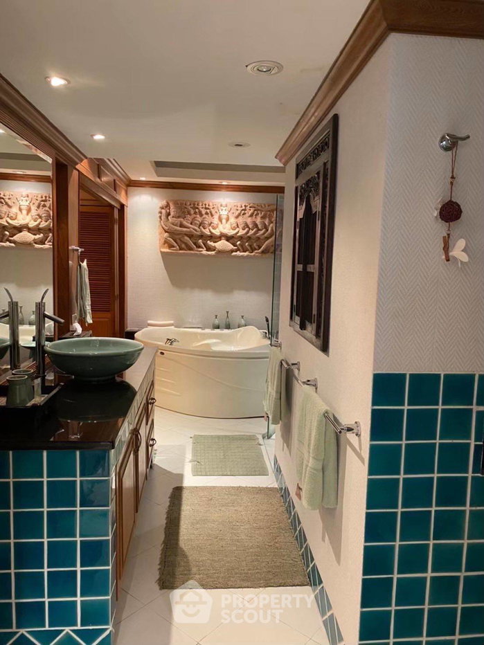 picture 2-BR Condo at Star Beach Condotel close to Phratamnak (ID 2110491) - 11/11