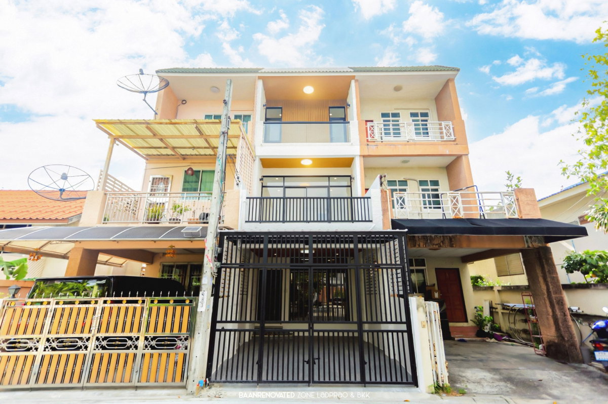 รูป ขายทาวน์เฮ้าส์ 3 ชั้น ลาดพร้าว 94 ใกล้รถไฟฟ้าสายสีเหลือง  - รูปที่ 1/9