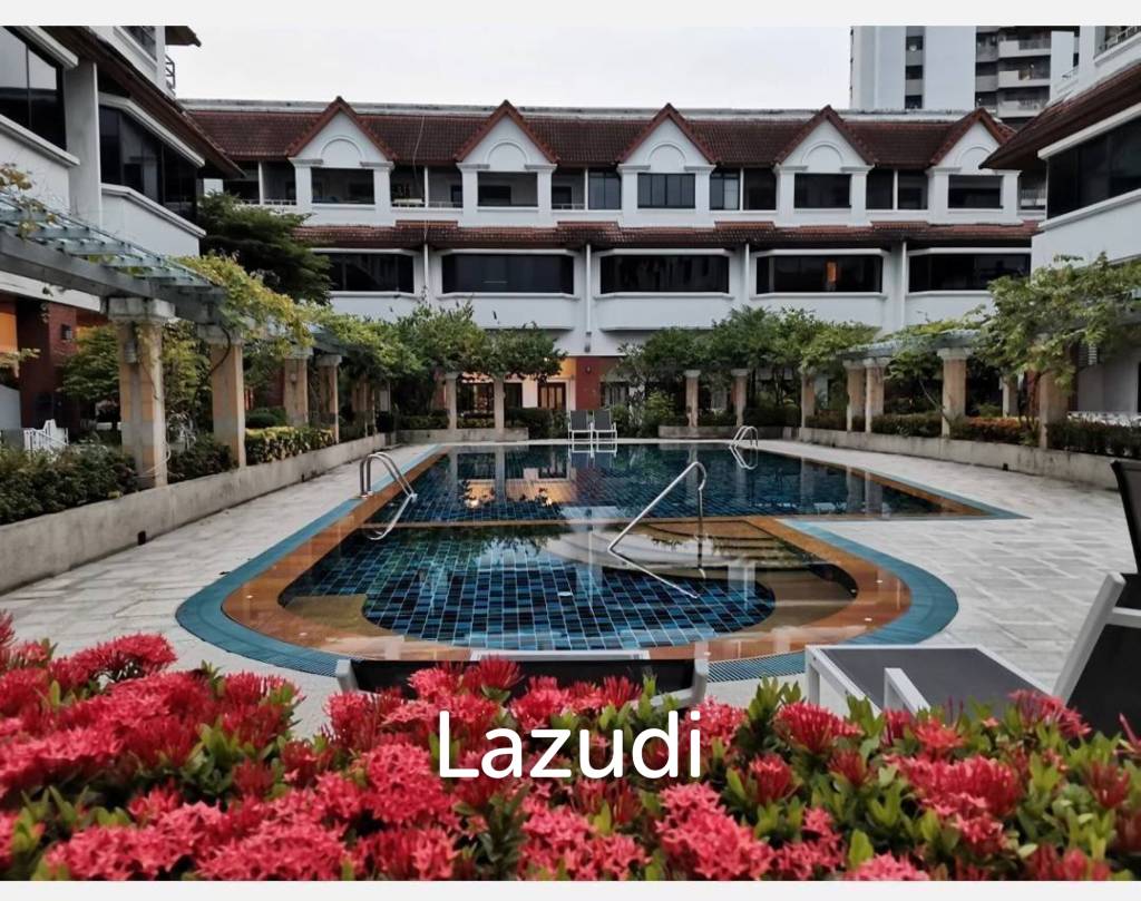 picture 450 sqm townhouse with pool access in Khlong Tan Nuea Watthana Bangkok - 2/36