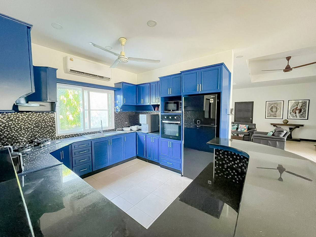 picture Pool Villa for Rent Mabprachan Pattaya Large Private Estate - 4/14