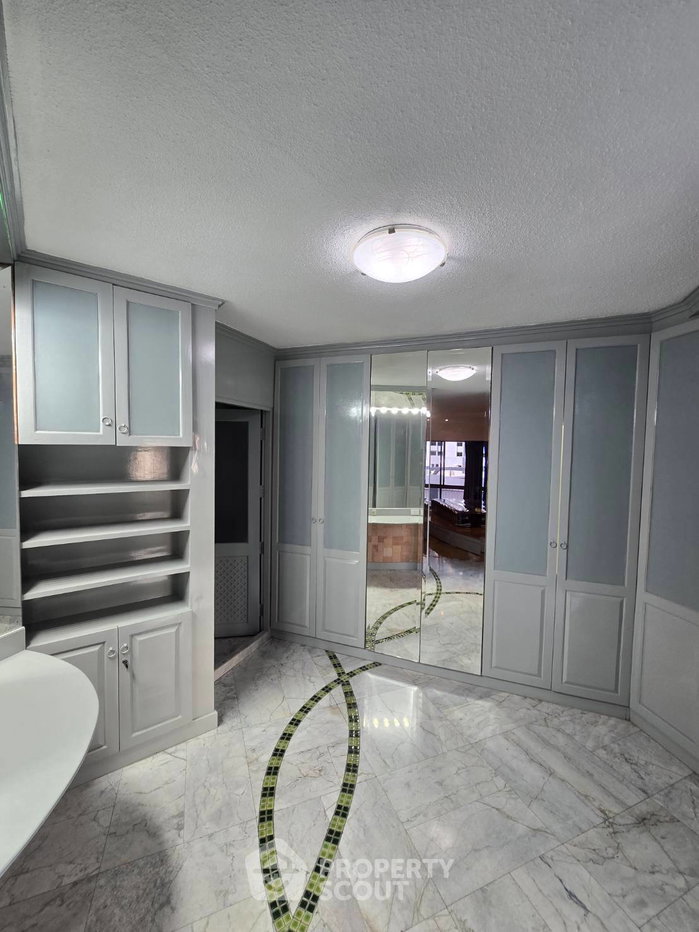 picture 2-BR Condo at Sithakarn Condominium near BTS Phloen Chit (ID 2926379) - 12/17
