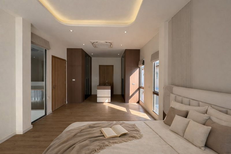 รูป ขายบ้านเดี่ยวหรูสไตล์มินิมอล ทำเลดีในโซนพัทยาเหนือ บ้านสวยฟังก์ชันครบ ในโครงการระดับพรีเมียม บรรยากาศเงียบสงบ ปลอดภัยสูง - รูปที่ 6/19