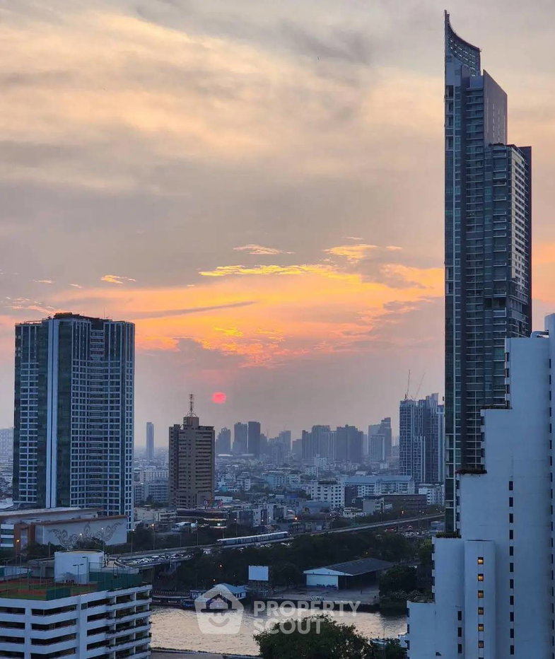 รูป คอนโด 2-ห้องนอน ที่ ณุศา สเตท ทาวเวอร์ คอนโดมิเนียม ใกล้ BTS สะพานตากสิน (ID 2873603) - รูปที่ 9/19
