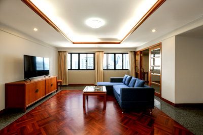 คอนโดให้เช่า : ให้เช่าคอนโด United Tower Thonglor@Nithinan - 2 ห้องนอน (150 ตร.ม.) พร้อมอยู่