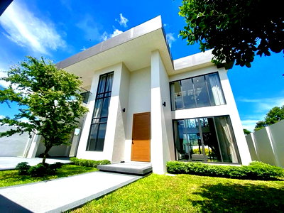 Houses for sale Bang Lamung Chonburi : 📍 Ultra Luxury Pool Villa + Solar Cell |