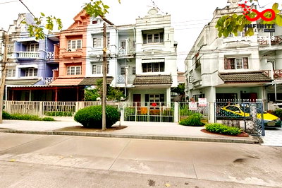 ทาวน์โฮม ดรีมเวิลด์ : ขายทาวน์โฮม 3 ชั้น 31ตรว.หมู่บ้านลัลลี่วิลล์ ลำลูกกาคลอง 1 ปทุมธานี 