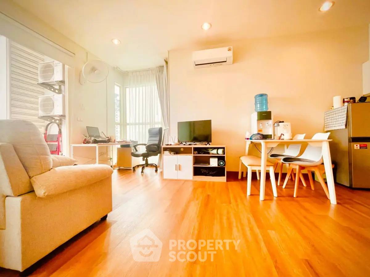 รูป คอนโด 1-ห้องนอน ที่ เดอะ ไลท์เฮ้าส์ คอนโดมิเนียม ใกล้ BTS กรุงธนบุรี (ID 2873517) - รูปที่ 2/9