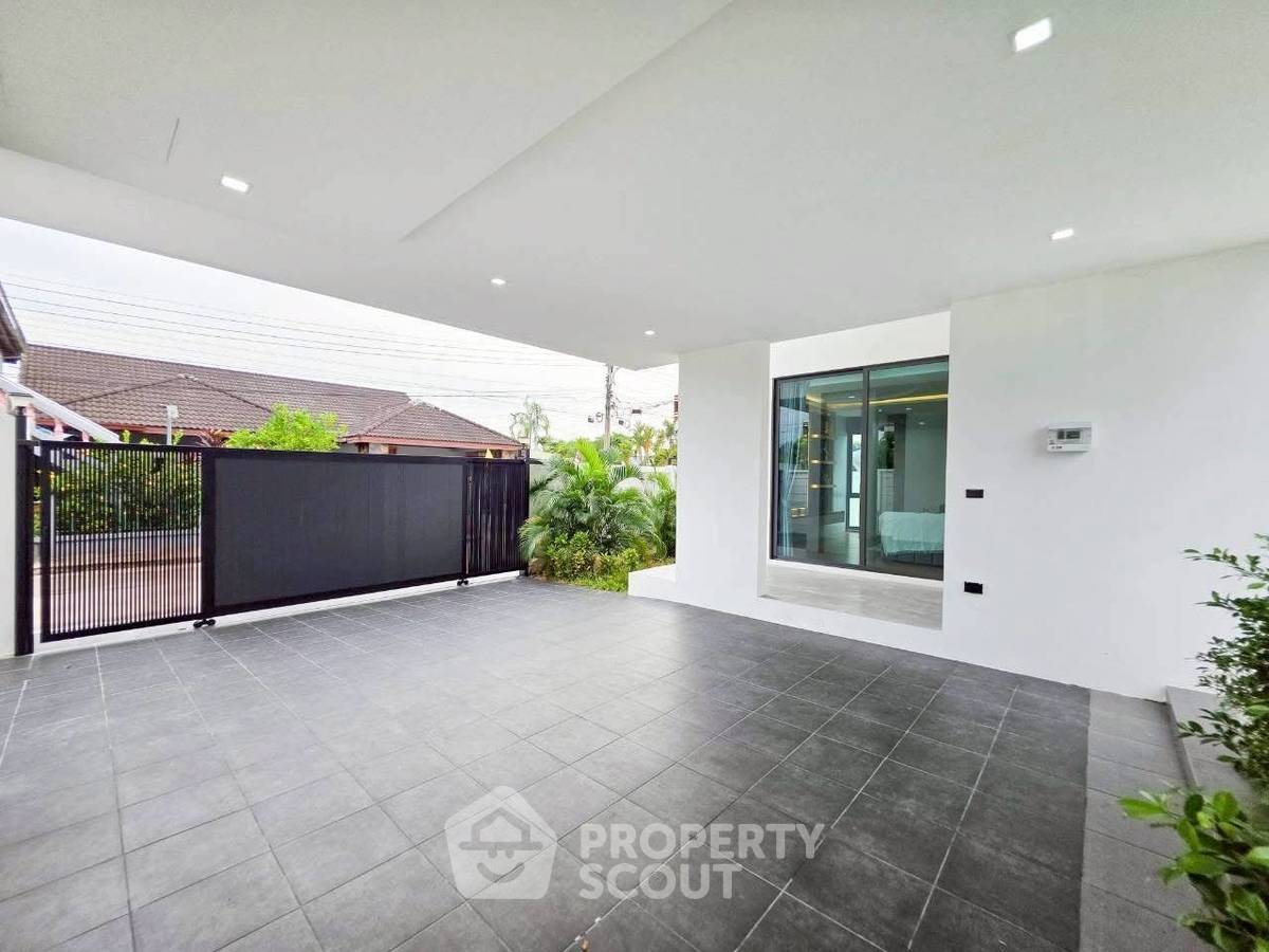 picture 4-BR Villa close to Pattaya South (ID 2926503) - 6/15
