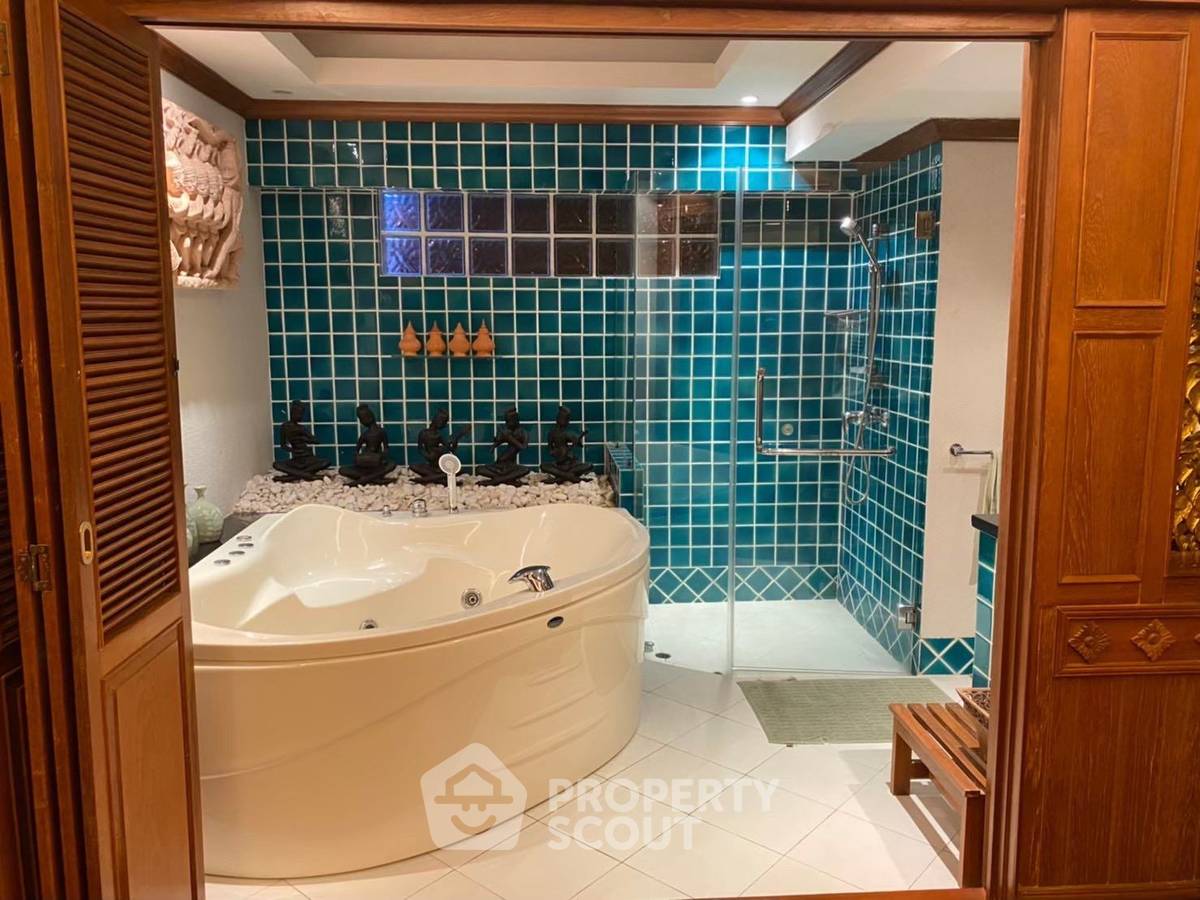picture 2-BR Condo at Star Beach Condotel close to Phratamnak (ID 2110491) - 10/11