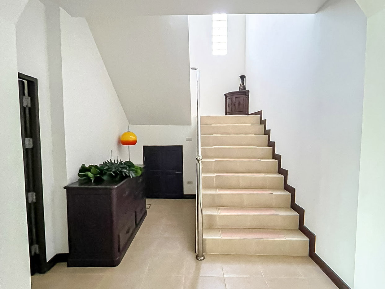 picture Pool Villa for Rent Mabprachan Pattaya Large Private Estate - 3/14
