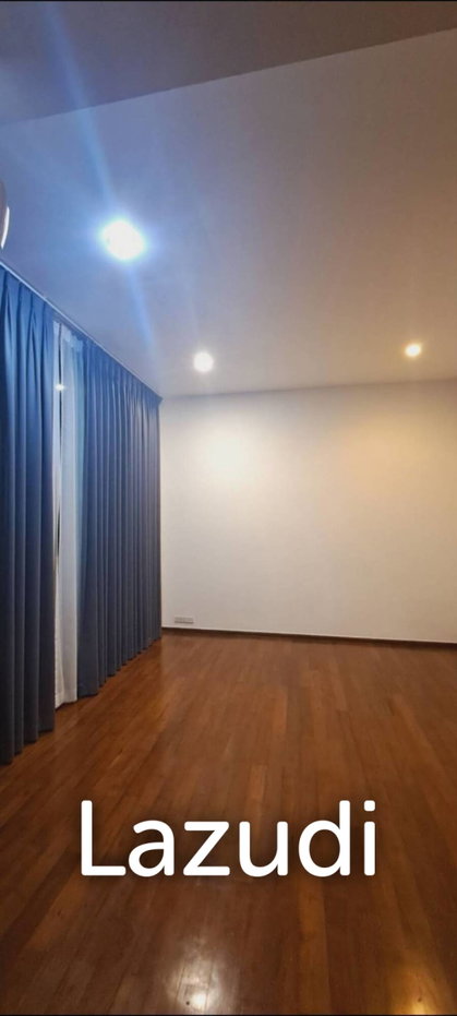 picture 450 sqm townhouse with pool access in Khlong Tan Nuea Watthana Bangkok - 19/36