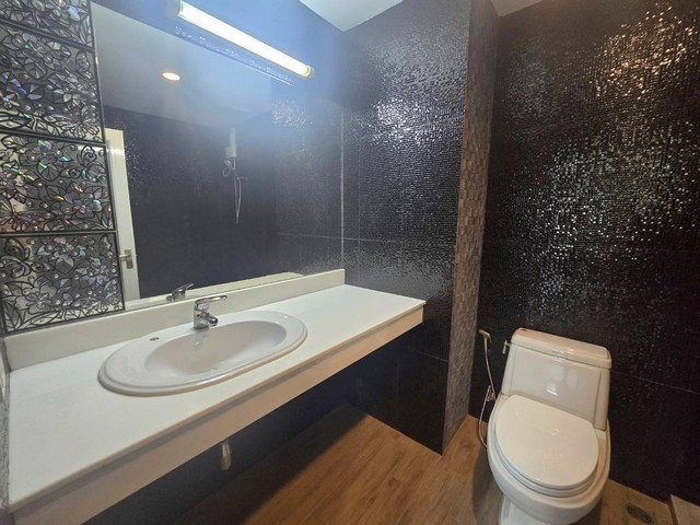 รูป ขาย คอนโด อีลิท เรซิเดนท์ ซอยศรีนครินทร์ 5 Elite Residence ห้องใหญ่ 106.15 ตร.ม ชั้น 3 ใกล้รถไฟฟ้าสถานีศรีกรีฑา - รูปที่ 7/8