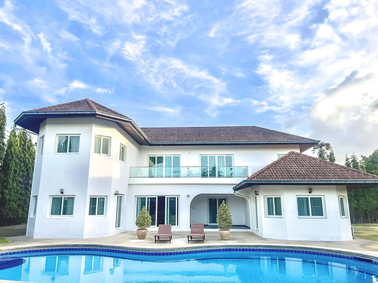 picture Pool Villa for Rent Mabprachan Pattaya Large Private Estate - 10/14