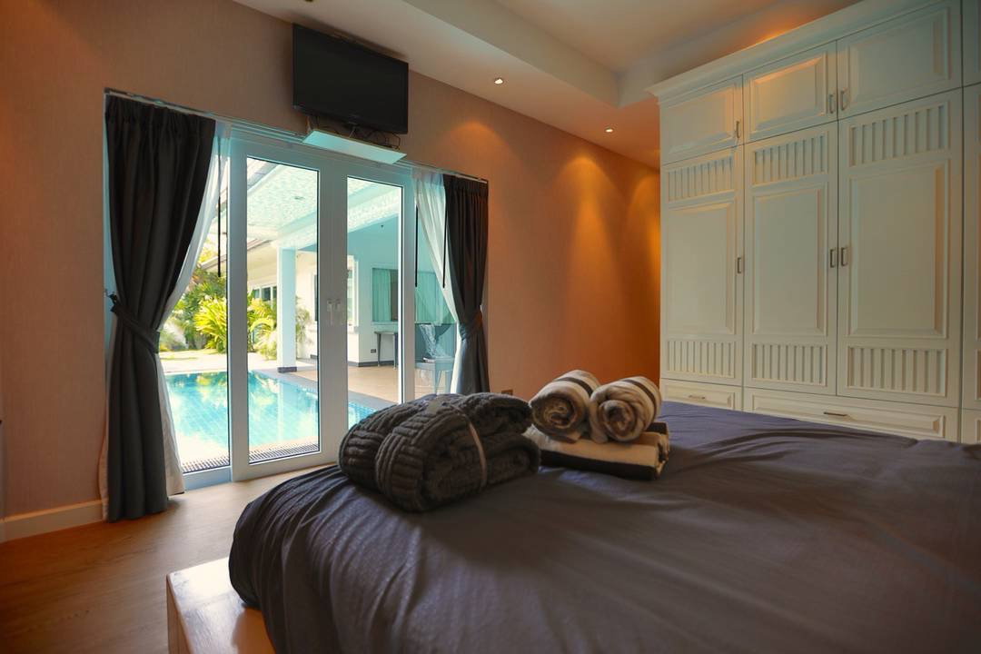 picture For sale Siam royal view Pattaya Soi Khaotalo  𝐌𝐨𝐝𝐞𝐫𝐧 𝐒𝐭𝐲𝐥𝐞 - 2/19