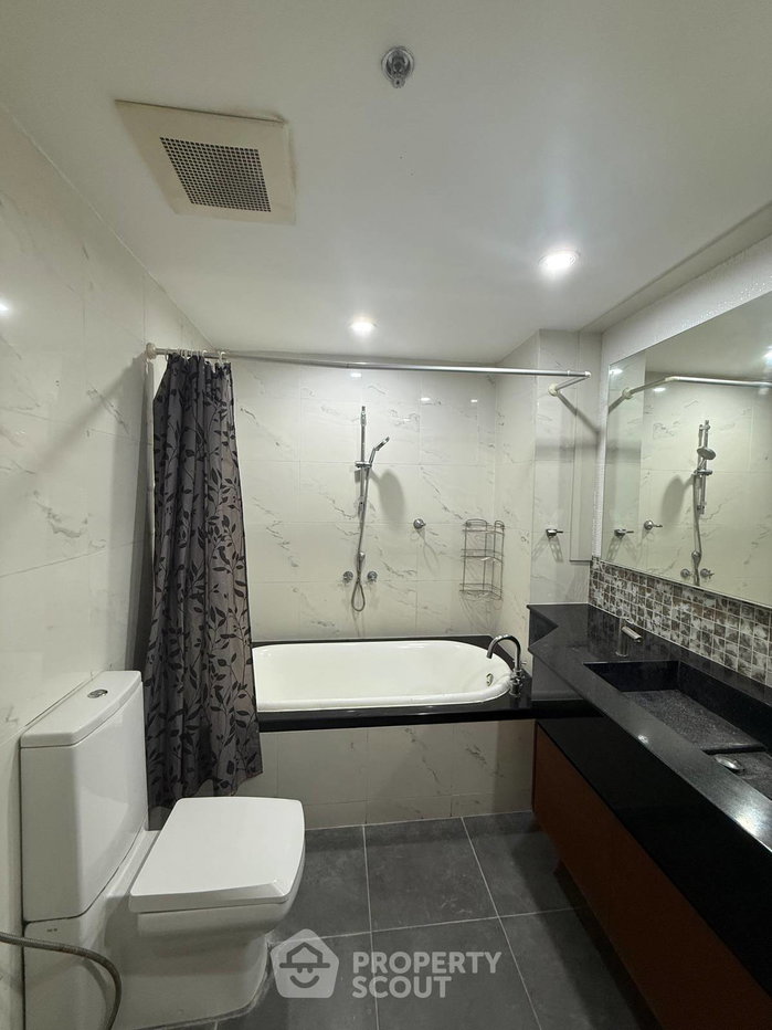 picture 2-BR Condo at The Legend Saladaeng near MRT Si Lom (ID 679070) - 10/12