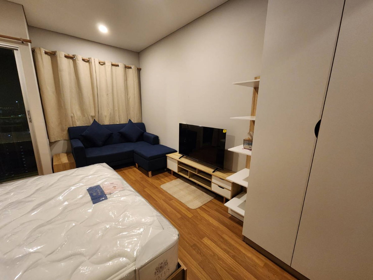 รูป ลุมพินี เพลส เตาปูน-อินเตอร์เชนจ์ ห้อง Studio แต่งครบ ลากกระเป๋าเข้าอยู่ได้เลย! 🚄 - รูปที่ 3/10