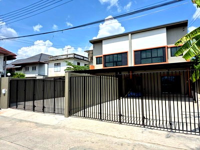 Houses for rent Bangkok : House for rent, Phaholyothin Road, near Rangsit University, BTS Red Line, convenient transportation, close to Don Mueang Airpor