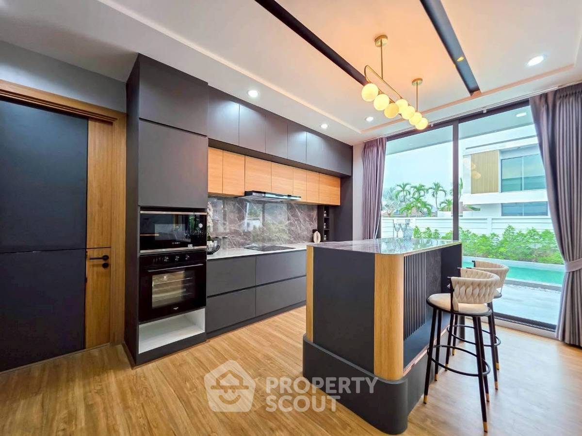 picture 4-BR Villa close to Pattaya South (ID 2926503) - 10/15