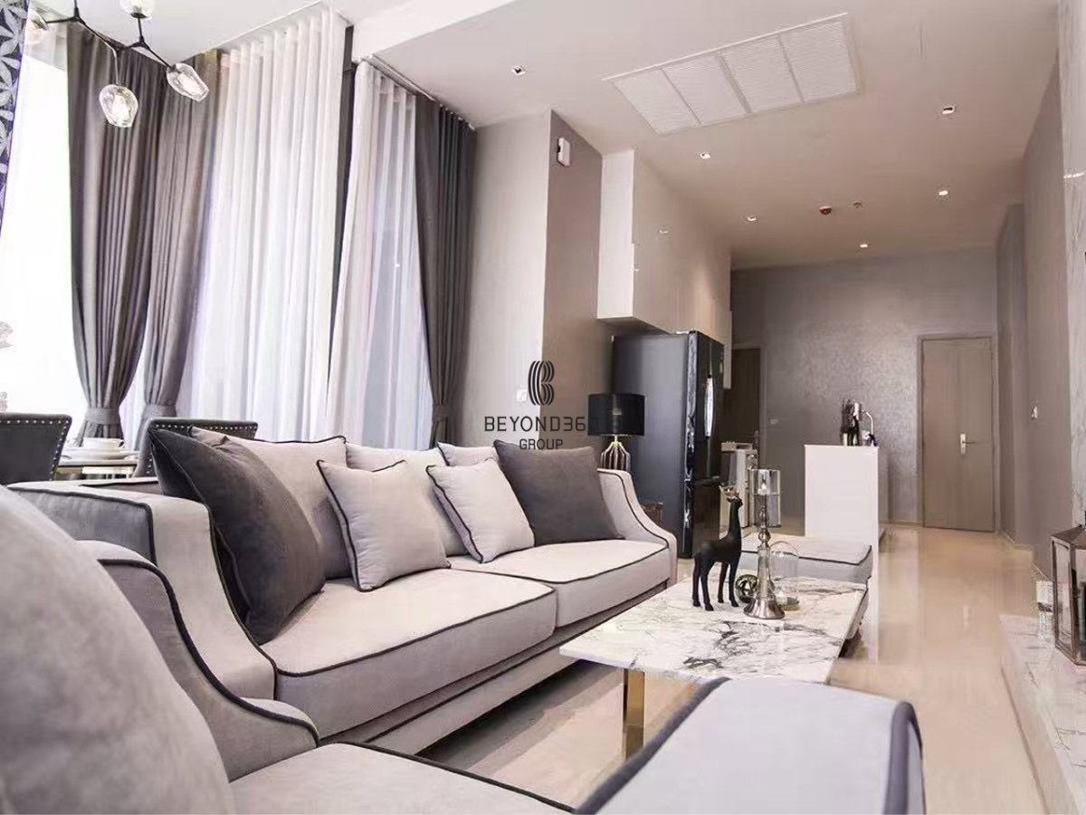 picture Ashton Silom   🌟PN-00005041🌟 - 4/31