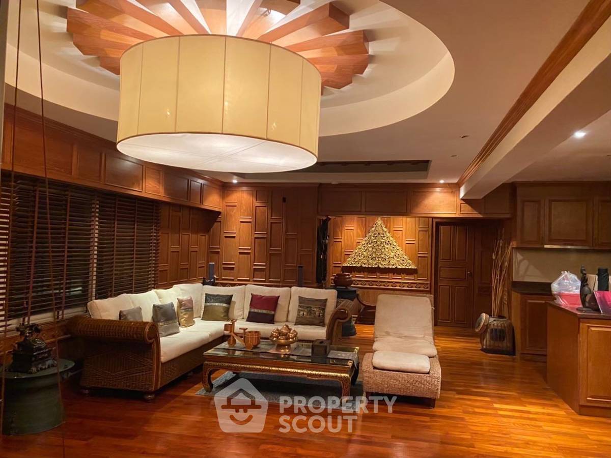 picture 2-BR Condo at Star Beach Condotel close to Phratamnak (ID 2110491) - 1/11