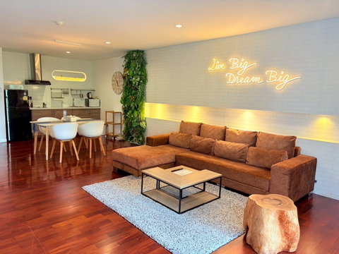 LTHC15501 – Luxury Serviced Condo for Rent Chit Lom | Prime Location Best Value | Near BTS Chit Lom | 99,000 THB | คอนโดเซอร์วิสหรูให้เช่า ชิดลม ทำเลดี คุ้มค่า ใกล้ BTS ชิดลม