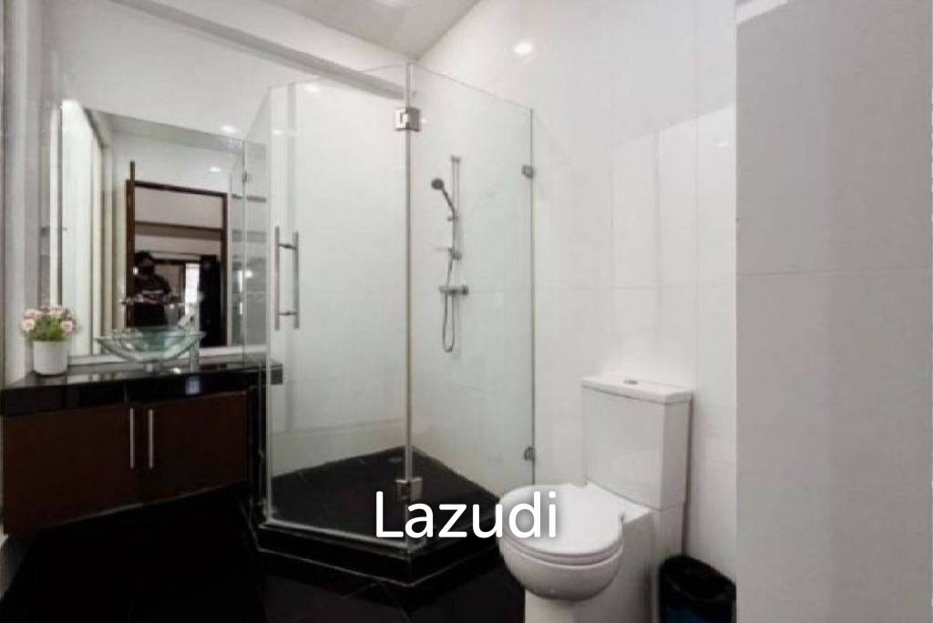picture 450 sqm townhouse with pool access in Khlong Tan Nuea Watthana Bangkok - 32/36