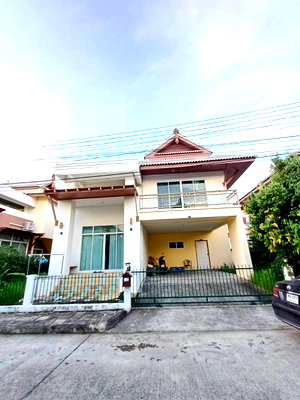Houses for rent Chiang Mai :  Two storey house for rent with 3 bedrooms,3 toilets and 1 kitchen.    #ASS-H1109 