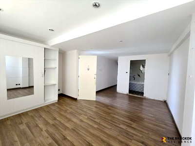 Townhouses for sale Bangkok : 💼 Home Office Townhome for Sale in Ladprao 71 Near MRT Lat Phrao 71 & Central Eastville