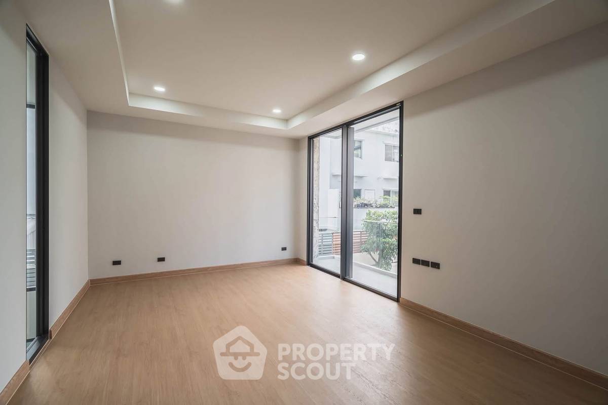 รูป ทาวน์เฮ้าส์ 4-ห้องนอน ใน คลองสองต้นนุ่น (ID 2927857) - รูปที่ 26/48