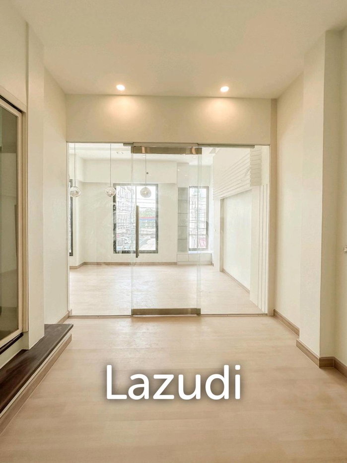 รูป 260 sqm modern townhouse in Wang Thonglang Bangkok - รูปที่ 16/25