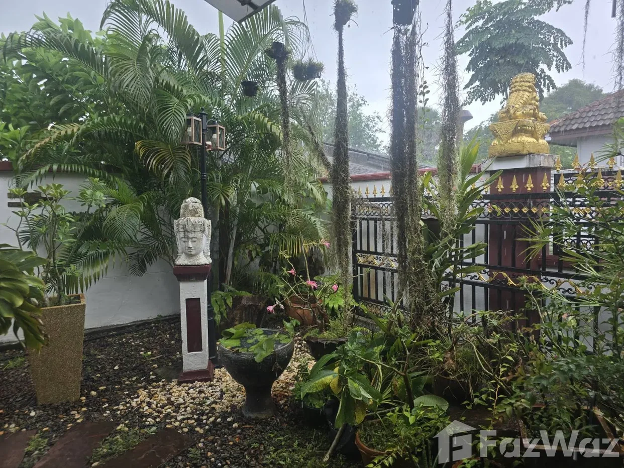 picture 3-Bedroom Villa-Style House with Expansive Garden & Corner 6380023 - 10/21
