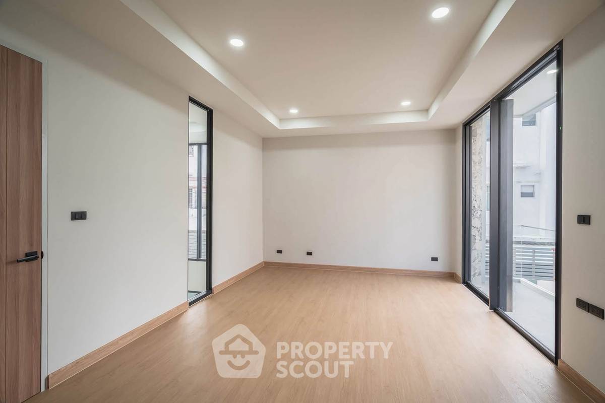 รูป ทาวน์เฮ้าส์ 4-ห้องนอน ใน คลองสองต้นนุ่น (ID 2927857) - รูปที่ 30/48