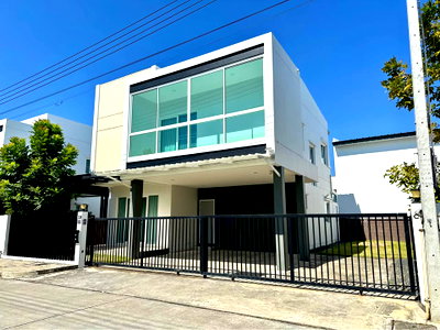 บ้านเดี่ยว ม.เทคโนโลยีราชมงคลล้านนา วิทยาเขตภาคพายัพ (เจ็ดยอด) :  ขายบ้านเดี่ยว 2 ชั้น   4 ห้องนอน  3 ห้องน้ำ  1 ห้องครัว  3 ที่จอดรถ #C2MG100172 