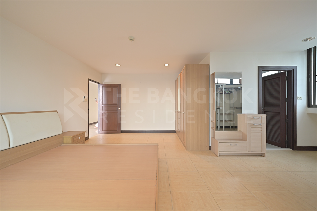 picture Supalai Place Sukhumvit 39 Big discount, full deal - 8/10