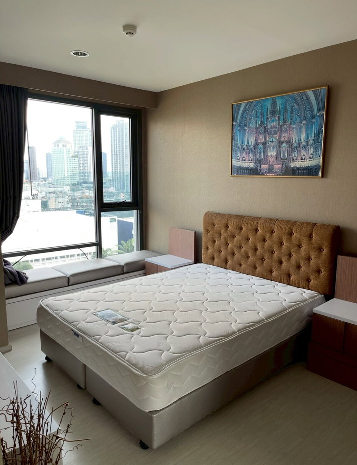 รูป P-1585 • Rhythm สุขุมวิท 42 • ห้องวิวเมือง ดีไซน์เรียบหรู ใกล้ BTS เอกมัย | 28,000 บาท/เดือน | Line Id: @easycondoplus | 099-229-6397 - รูปที่ 1/9