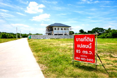 ที่ดิน เทศบาลตำบลหางดง : ที่ดินถมแล้วบ้านถวาย ถนนคอนกรีต