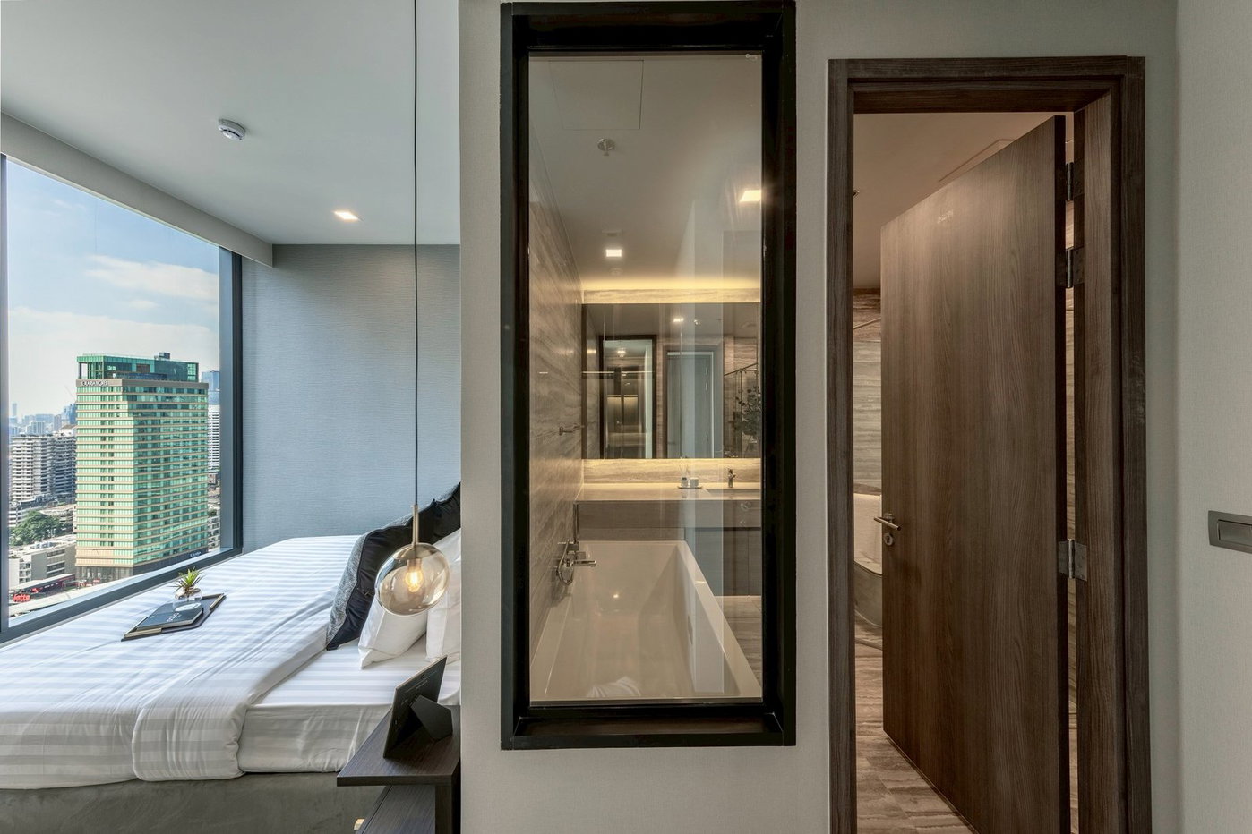 รูป LTHC15530 – Luxury Condo for Rent Asoke | High Floor City Lifestyle | Near BTS Asok | 80,000 THB - รูปที่ 1/5