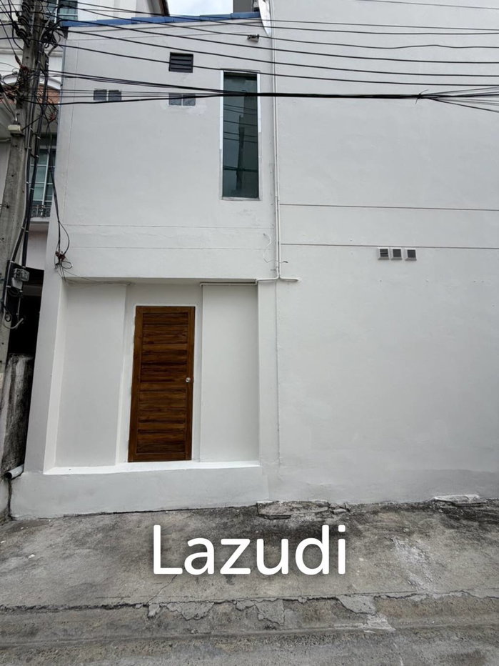 รูป 260 sqm modern townhouse in Wang Thonglang Bangkok - รูปที่ 4/25